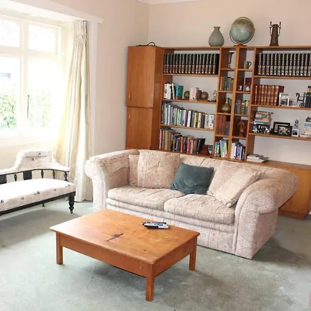 Cosy 3 Bedroom Bungalow By Cornwall Park
